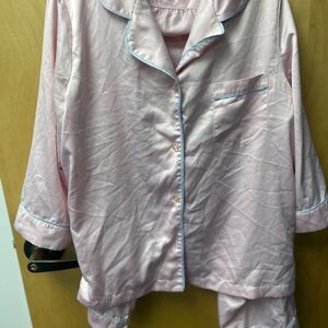 ☀️3/$10☀️ Soft Pink Women's Pajama Set with Blue Piping